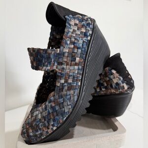 Bernie Mev. Size 37 Woven Flats - Blue and Brown